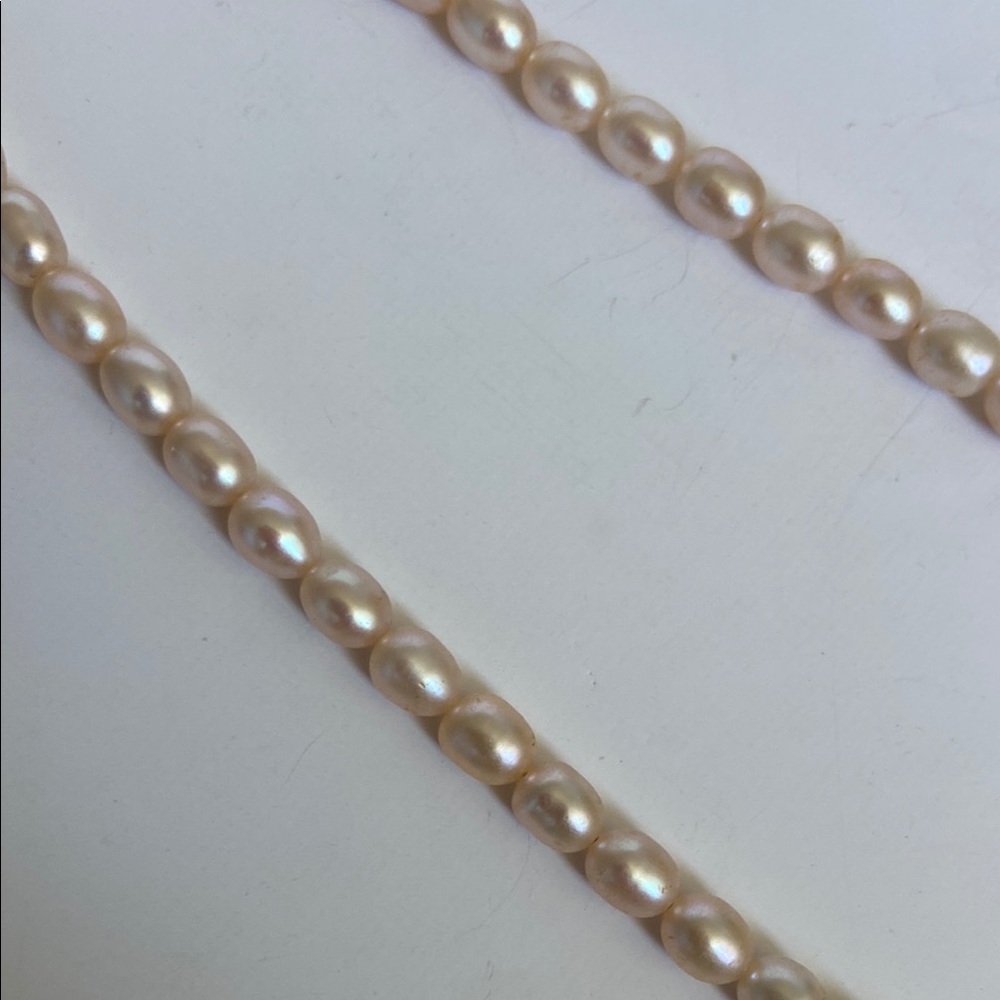 Elegant Faux Pearl Necklace - Picture 6 of 9
